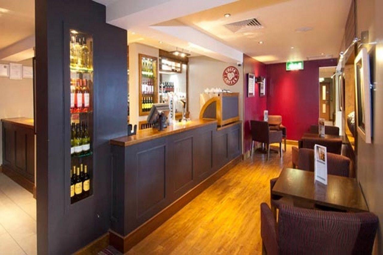 Premier Inn London Angel Islington Екстериор снимка